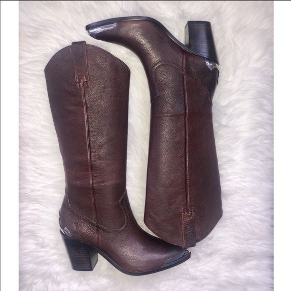 frye faye metal plate pull on